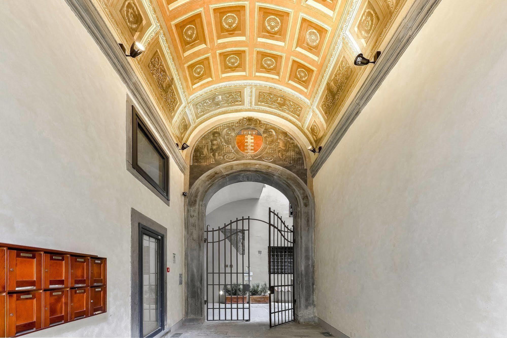 Palazzo Uguccioni Apartments Florencia Exterior foto